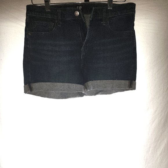Gap Short Shorts - Picture 2 of 6
